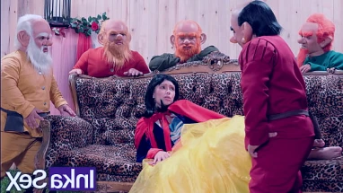 Snow White gets lost in the forest and is fucked by the 7 dwarfs.