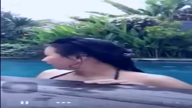 Indonesian fuck in pool during live