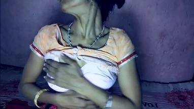 Hot sexy Anita bhabi ki chudai at me parosi ne ki bhabi ki chud me apna nikala