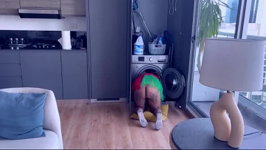 Stepdaughter gets fucked while stuck in the washing machine